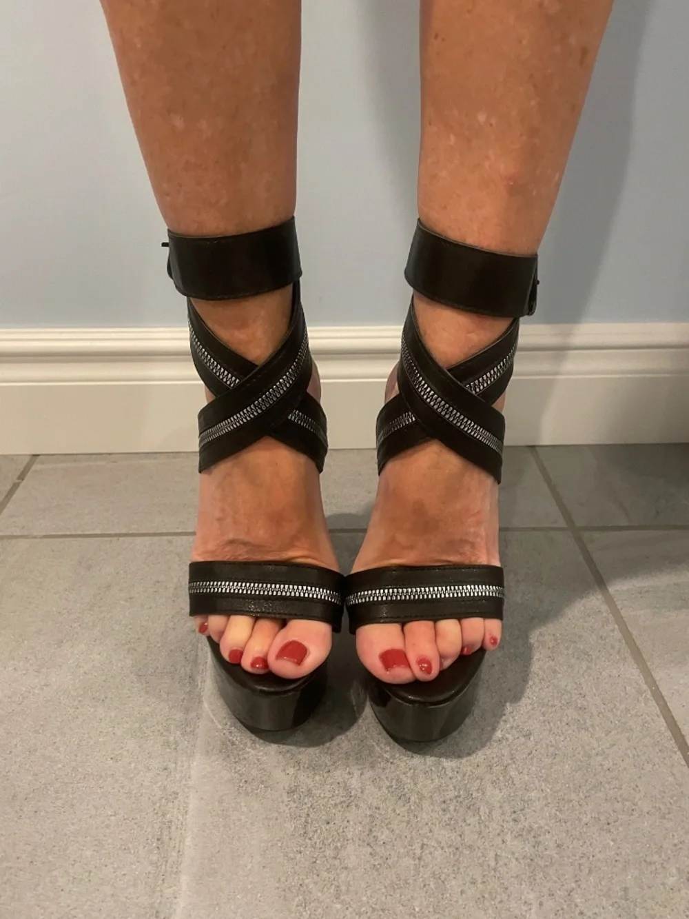 NNB NO NAME Black Zipper Design High Heel Platform